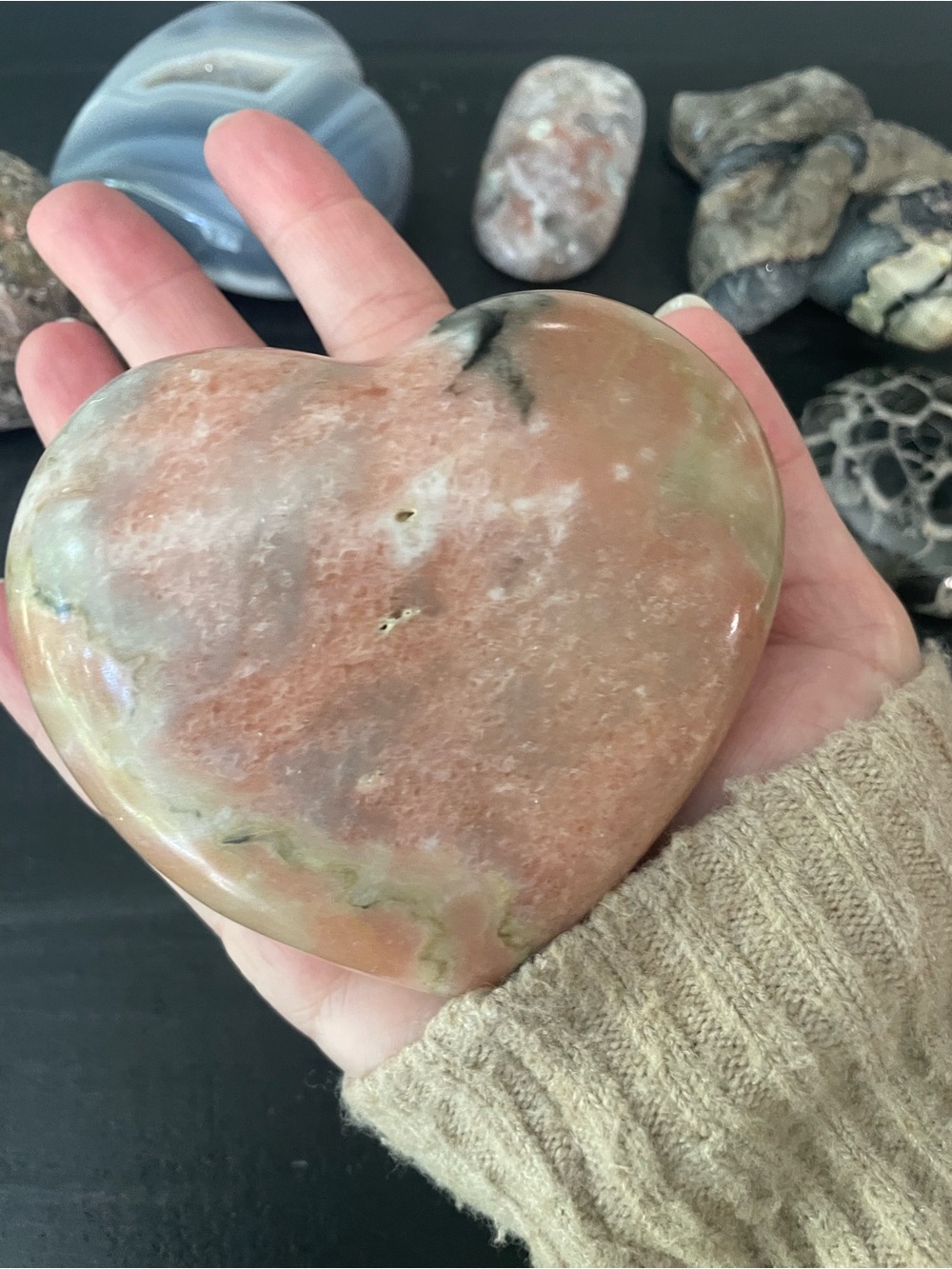 Large polished crystal, heart and peach calcite - Picture 8 of 10